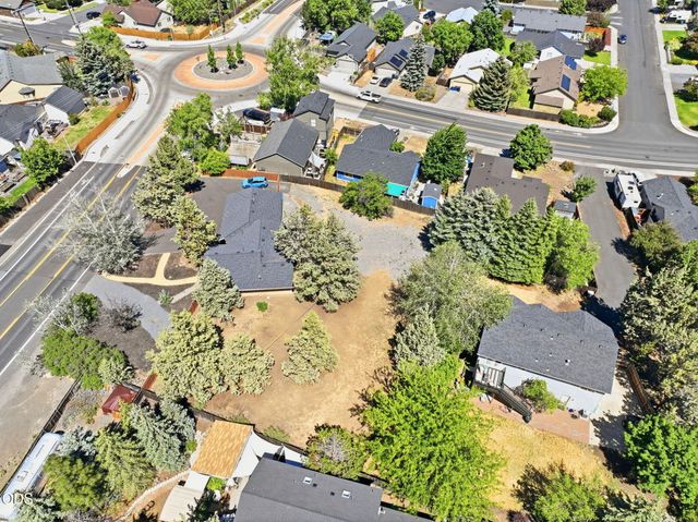 1975 NE Butler Market Road, Bend, OR 97701