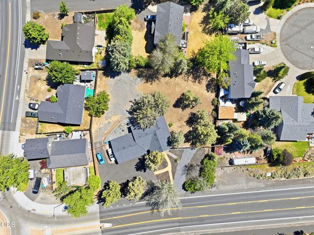 1975 NE Butler Market Road, Bend, OR 97701