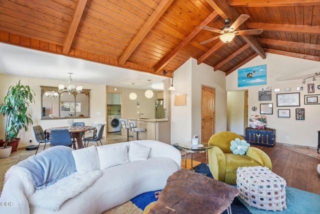 1975 NE Butler Market Road, Bend, OR 97701
