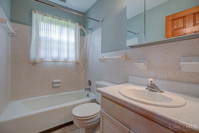 8254 Meadowlark Drive, Carlisle, OH 45005