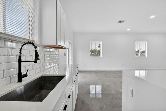 655 NW 24 avenue, Fort Lauderdale, FL 33311