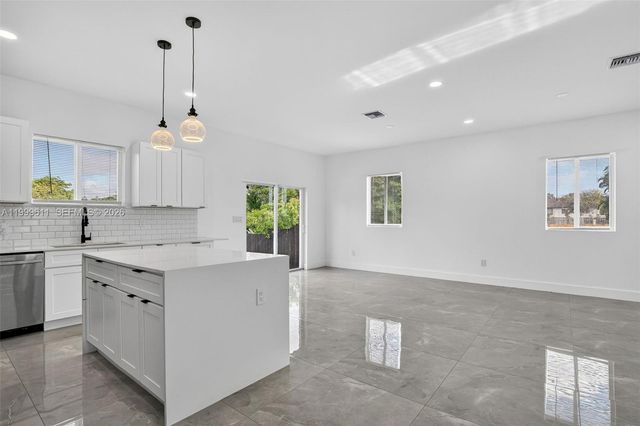 655 NW 24 avenue, Fort Lauderdale, FL 33311