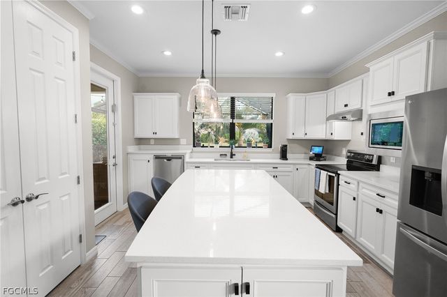 10804 Glenhurst ST, Fort Myers, FL 33913