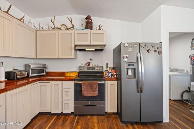 17200 S Dripping Springs Road, Mayer, AZ 86333