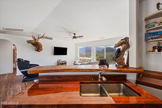 17200 S Dripping Springs Road, Mayer, AZ 86333