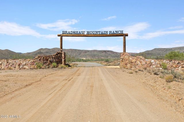 17200 S Dripping Springs Road, Mayer, AZ 86333