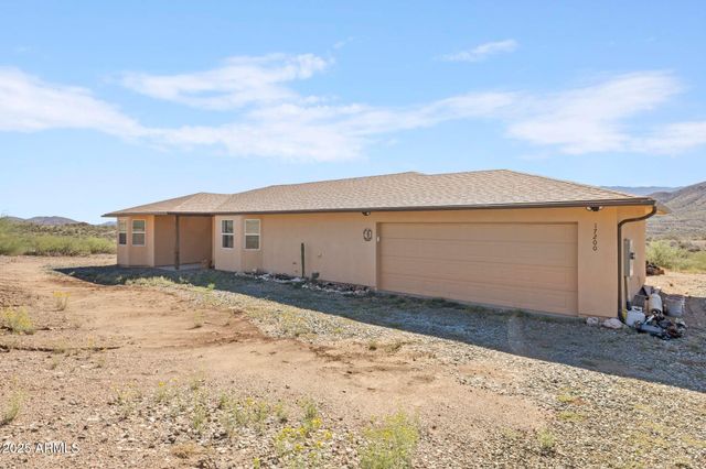 17200 S Dripping Springs Road, Mayer, AZ 86333