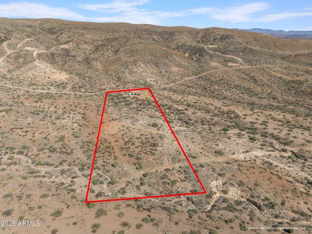 17200 S Dripping Springs Road, Mayer, AZ 86333