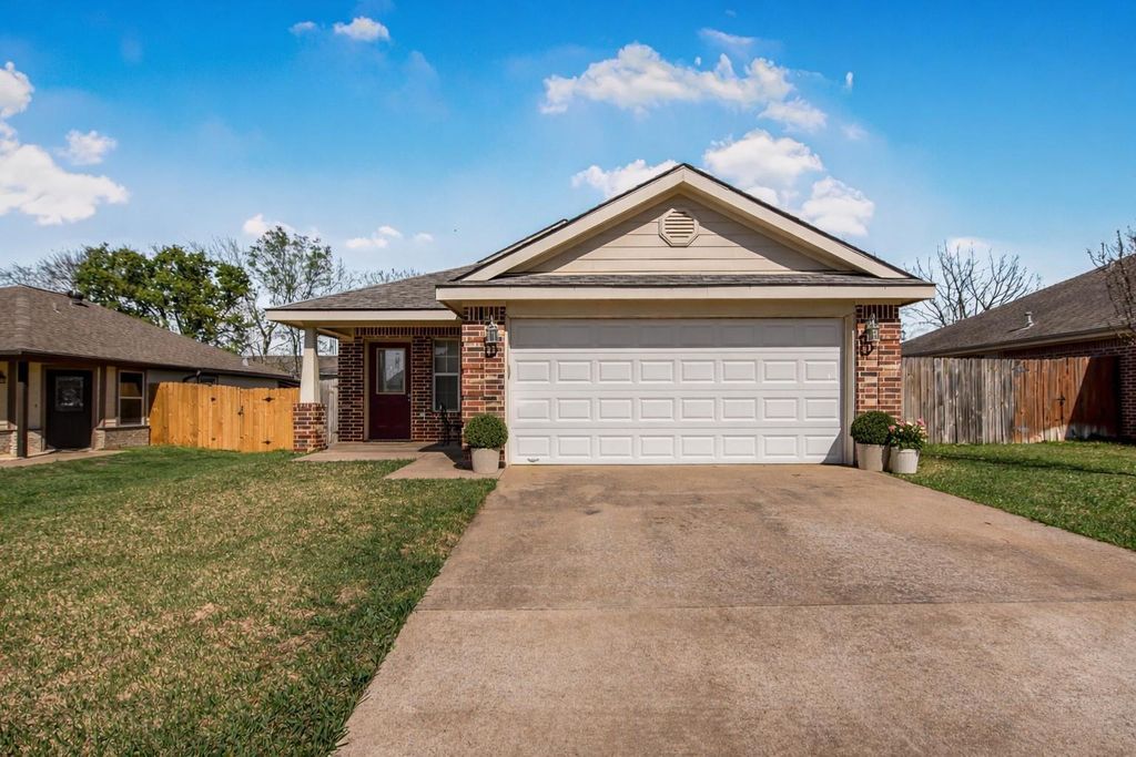 1002 Copperas Bend, Caldwell, TX 77836