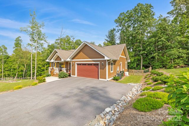 158 Jonathan Lane, Hendersonville, NC 28792