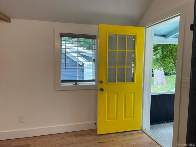 41 Chestnut Avenue, Poquott, NY 11733