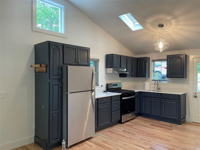 41 Chestnut Avenue, Poquott, NY 11733