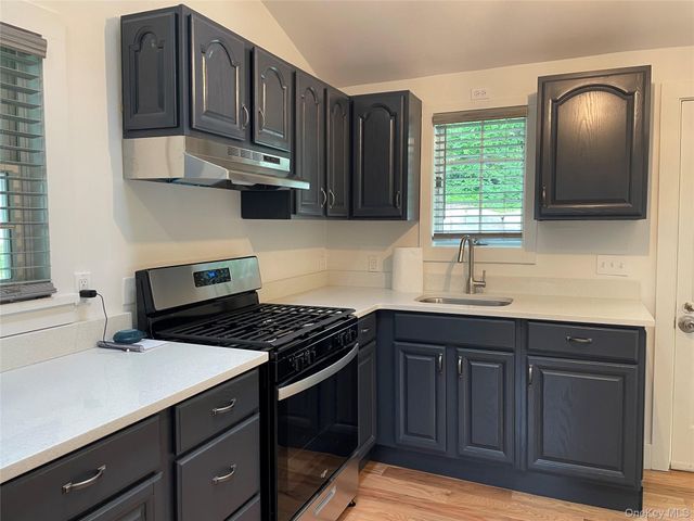 41 Chestnut Avenue, Poquott, NY 11733