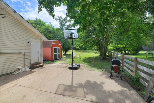2124 Powell Rd, Clarksville, TN 37043