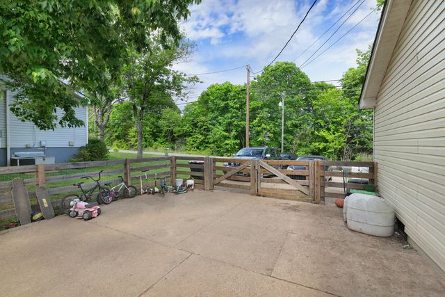 2124 Powell Rd, Clarksville, TN 37043
