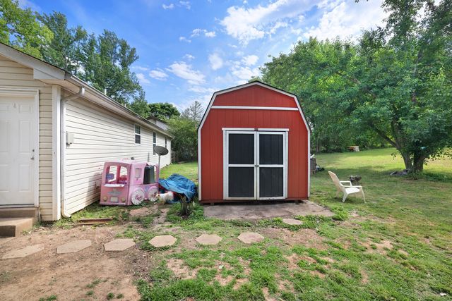 2124 Powell Rd, Clarksville, TN 37043