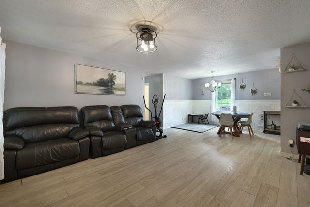 2124 Powell Rd, Clarksville, TN 37043