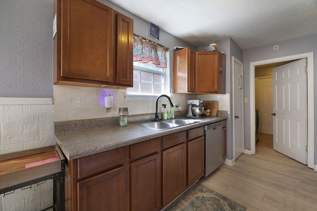 2124 Powell Rd, Clarksville, TN 37043