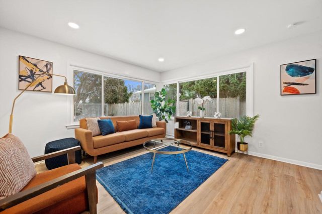 7216 N Mohawk AVENUE, Glendale, WI 53217