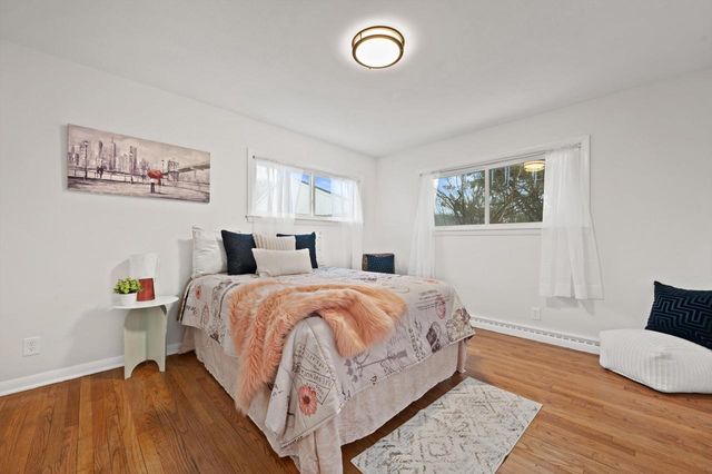 7216 N Mohawk AVENUE, Glendale, WI 53217