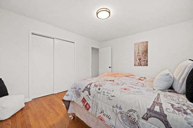 7216 N Mohawk AVENUE, Glendale, WI 53217