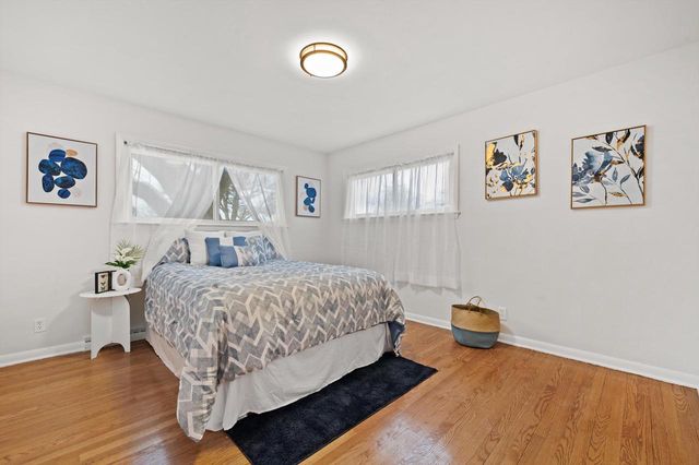 7216 N Mohawk AVENUE, Glendale, WI 53217