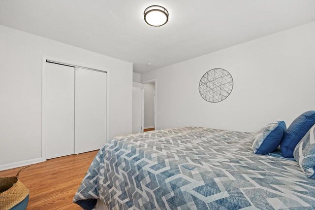 7216 N Mohawk AVENUE, Glendale, WI 53217