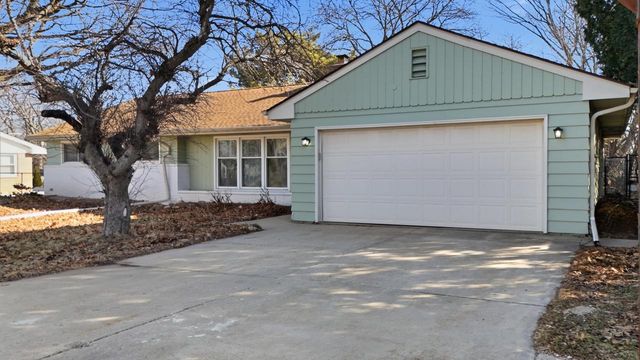 7216 N Mohawk AVENUE, Glendale, WI 53217