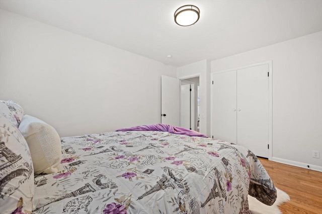 7216 N Mohawk AVENUE, Glendale, WI 53217