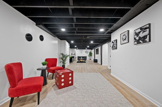 7216 N Mohawk AVENUE, Glendale, WI 53217