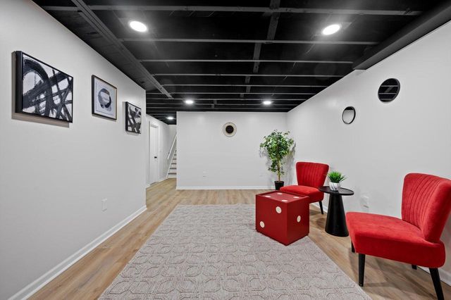 7216 N Mohawk AVENUE, Glendale, WI 53217