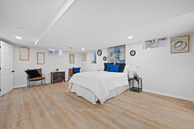 7216 N Mohawk AVENUE, Glendale, WI 53217