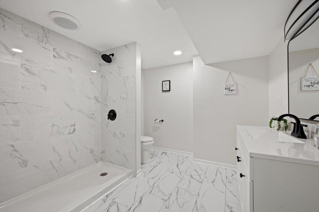 7216 N Mohawk AVENUE, Glendale, WI 53217