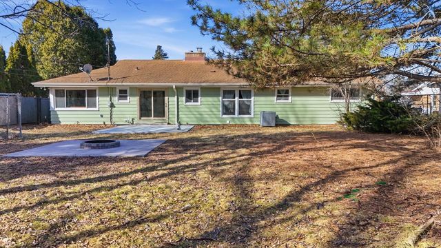7216 N Mohawk AVENUE, Glendale, WI 53217