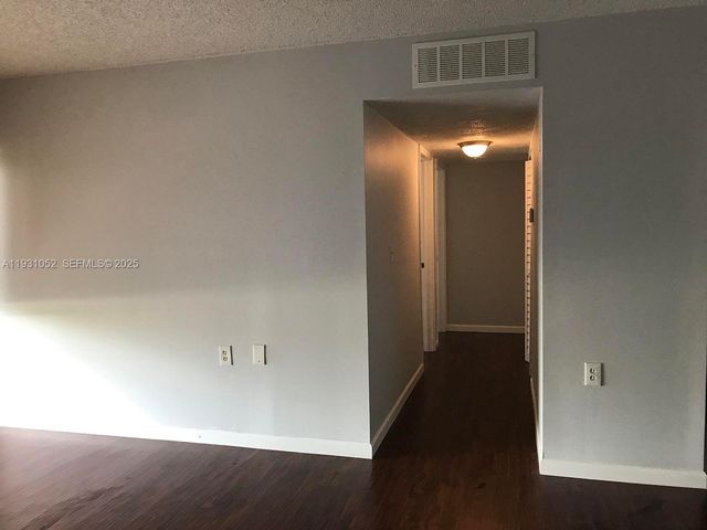 1133 N Benoist Farms Rd 103, West Palm Beach, FL 33411