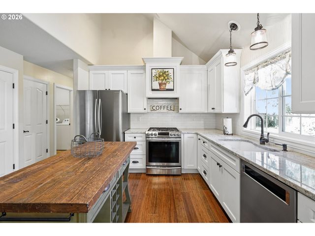 1481 E BURNETT St, Stayton, OR 97383