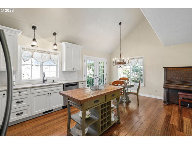 1481 E BURNETT St, Stayton, OR 97383