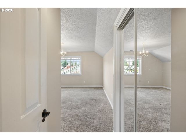 1481 E BURNETT St, Stayton, OR 97383