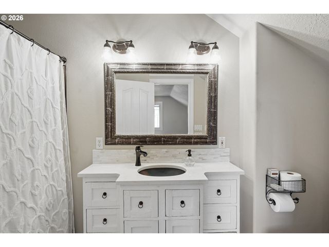 1481 E BURNETT St, Stayton, OR 97383