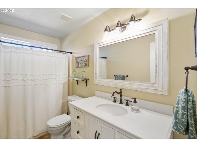 1481 E BURNETT St, Stayton, OR 97383
