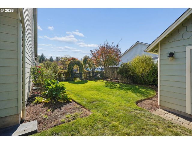 1481 E BURNETT St, Stayton, OR 97383