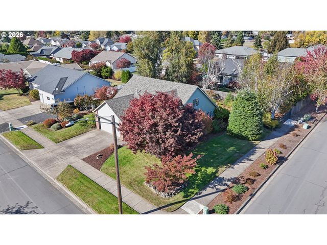 1481 E BURNETT St, Stayton, OR 97383