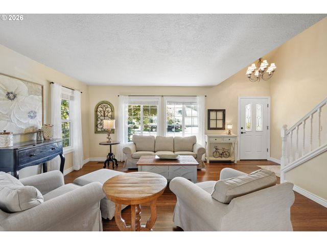 1481 E BURNETT St, Stayton, OR 97383