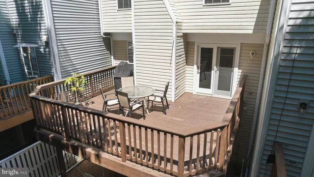 14 LAMBETH BRIDGE CT, Lutherville Timonium, MD 21093
