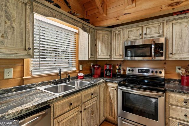 431 Little Bushy Head Road, Blue Ridge, GA 30513