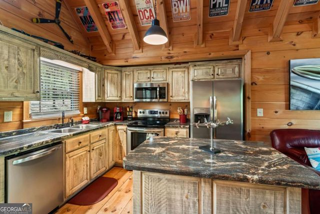 431 Little Bushy Head Road, Blue Ridge, GA 30513