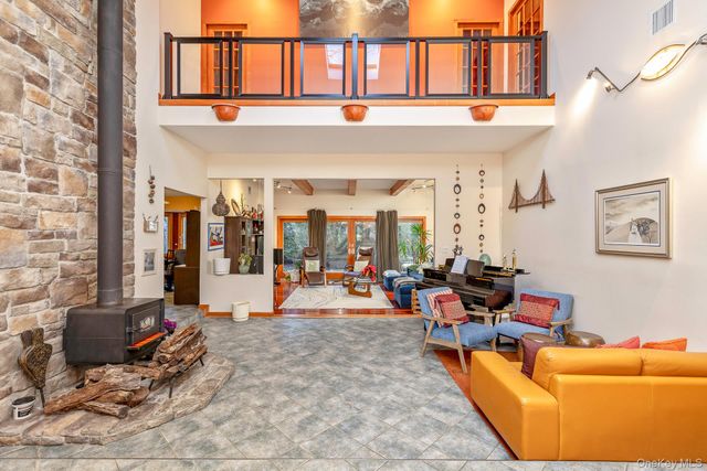 1 Cumberland Path, Setauket, NY 11733