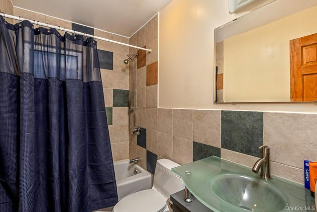 1 Cumberland Path, Setauket, NY 11733