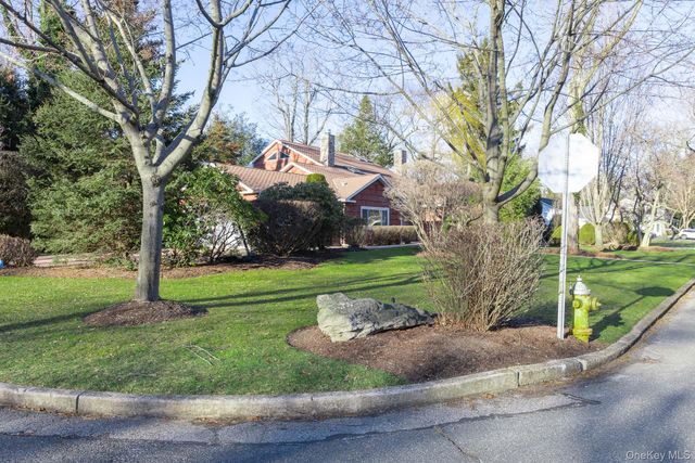 1 Cumberland Path, Setauket, NY 11733