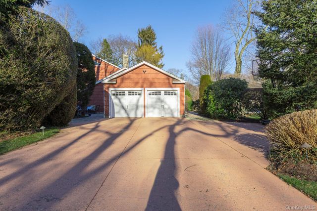 1 Cumberland Path, Setauket, NY 11733